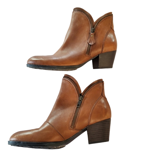 Earth Hawthorne Almond  Leather Zipper Ankle Boots - Picture 9 of 14